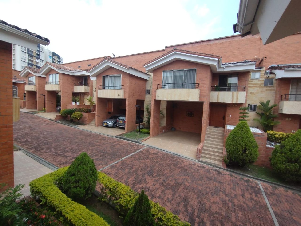 Casa en venta Valle Del Cauca Cali Olímpico 312 m2 Habitaciones 4 Baños 5 Garajes 2 Precio $1350000000