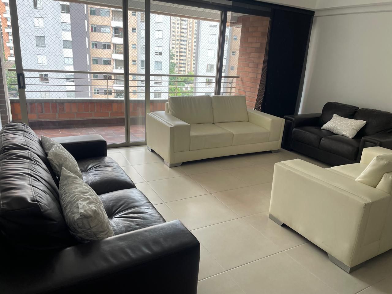 Apartamento en arriendo Antioquia Medellín Las Lomas No2 170 m2 Habitaciones 3 Baños 5 Garajes 2 Precio $10000000