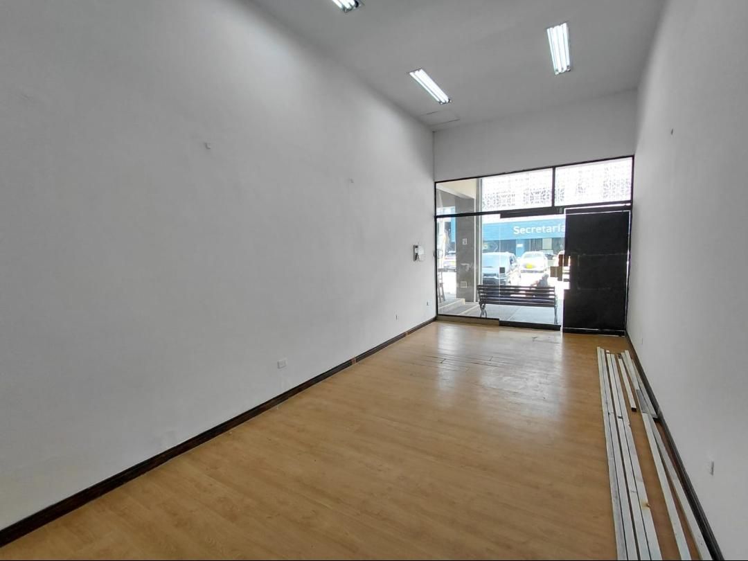 Local en arriendo Antioquia Itagüí La Esmeralda 32 m2 Habitaciones 0 Baños 1 Garajes 0 Precio $2500000