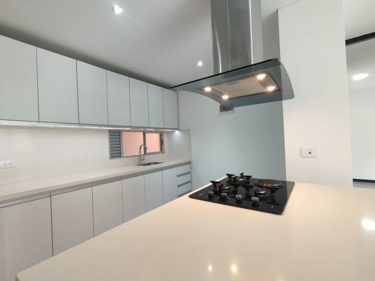 Apartamento en arriendo Antioquia Medellín La Hondonada 90 m2 Habitaciones 2 Baños 2 Garajes 2 Precio $6750000