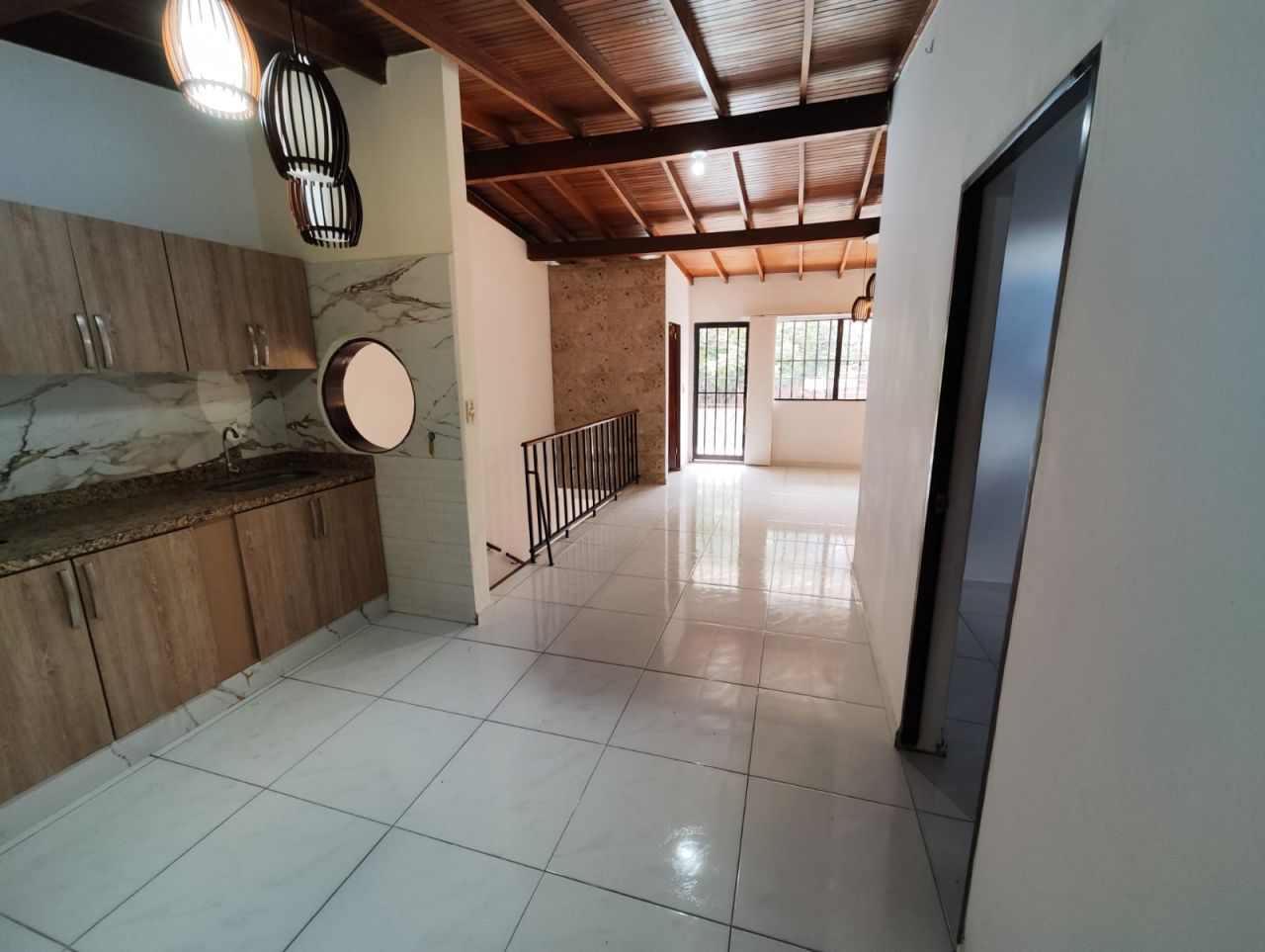 Casa en arriendo Antioquia Medellín La Castellana 150 m2 Habitaciones 6 Baños 3 Garajes 0 Precio $4500000