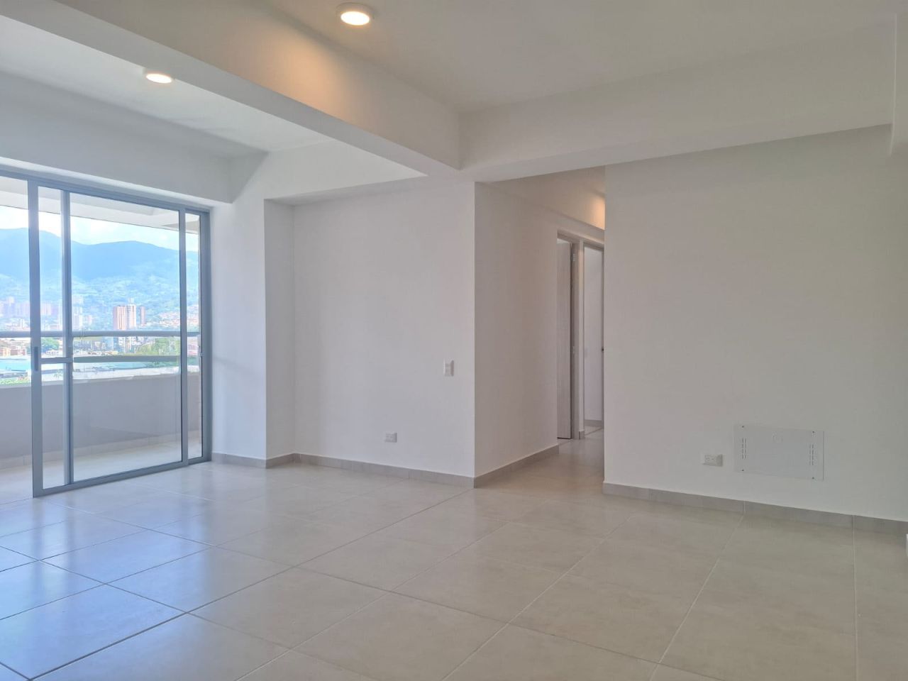 Apartamento en arriendo Antioquia Envigado Jardines 90 m2 Habitaciones 3 Baños 2 Garajes 1 Precio $4800000