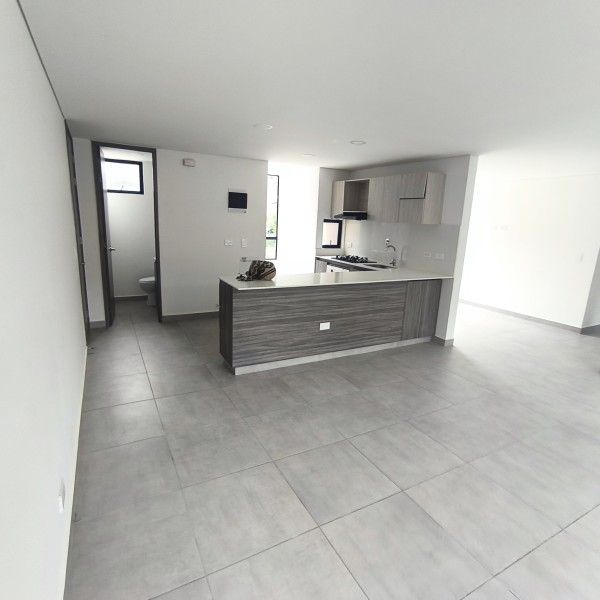 Apartamento en arriendo Antioquia Envigado El Chinguí 100 m2 Habitaciones 3 Baños 2 Garajes 2 Precio $4300000