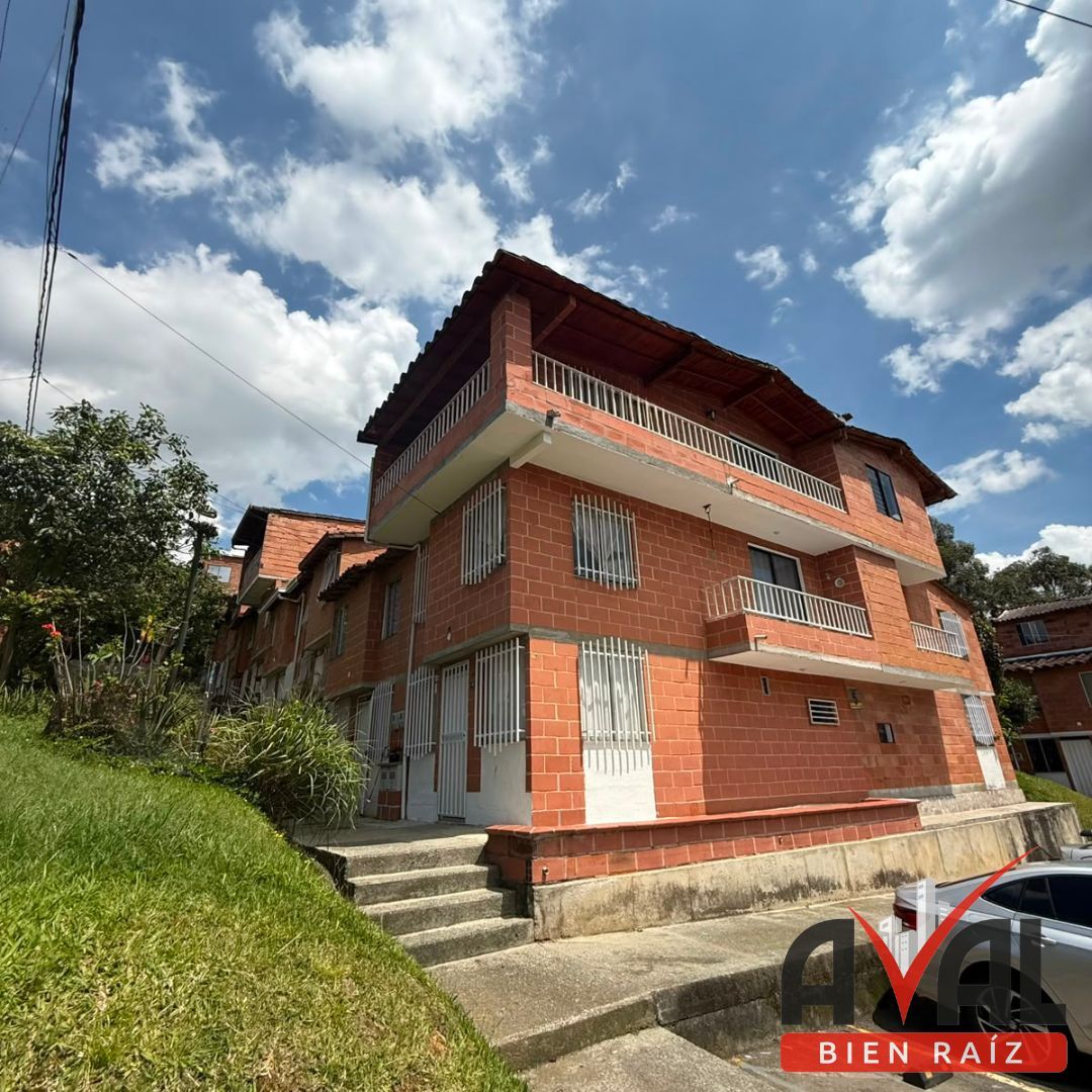 Casa en venta Antioquia Medellín Naranjitos 105 m2 Habitaciones 4 Baños 3 Garajes 0 Precio $310000000