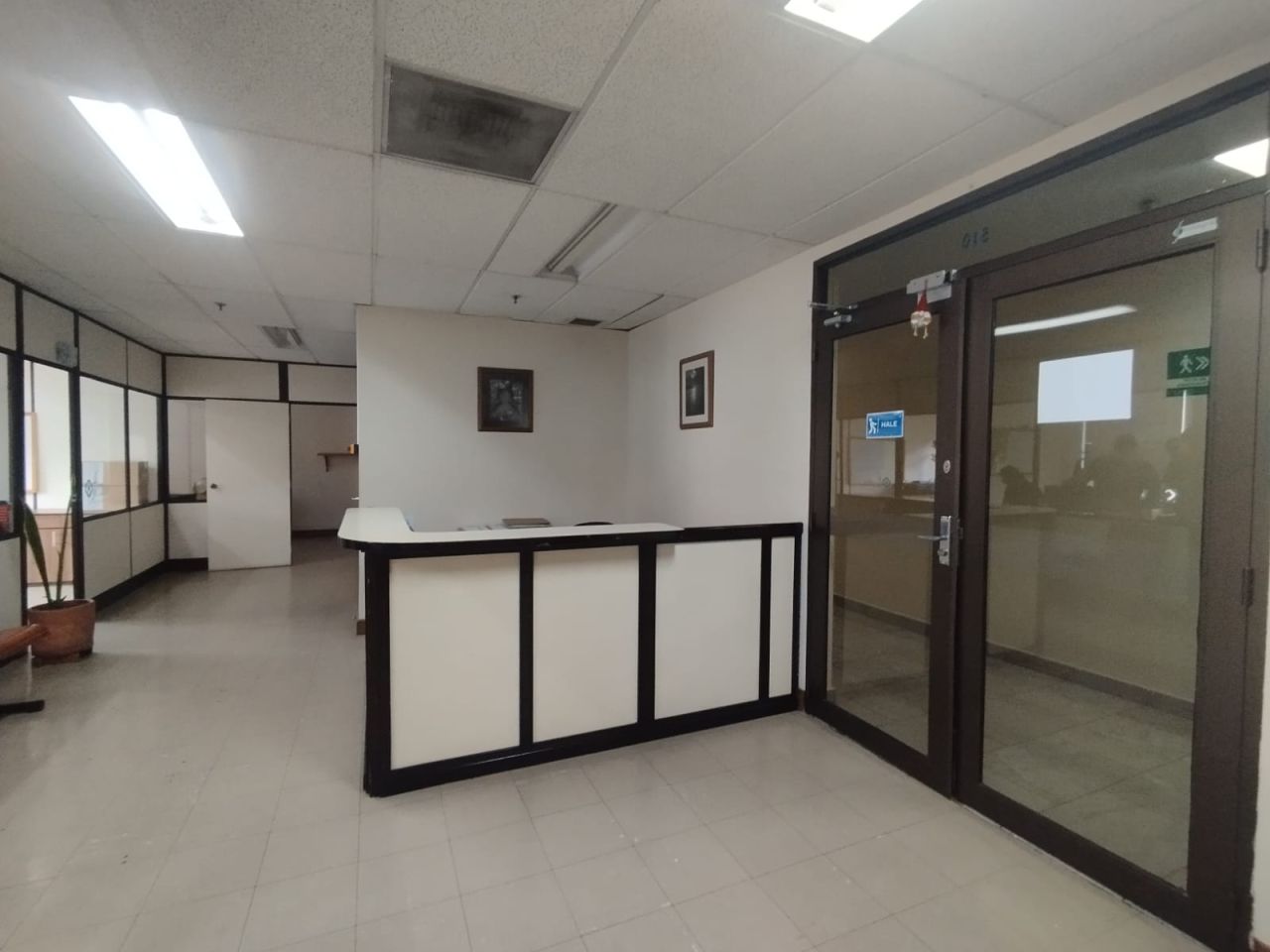 Oficina en arriendo Antioquia Medellín Colon 200 m2 Habitaciones 0 Baños 2 Garajes 1 Precio $11500000