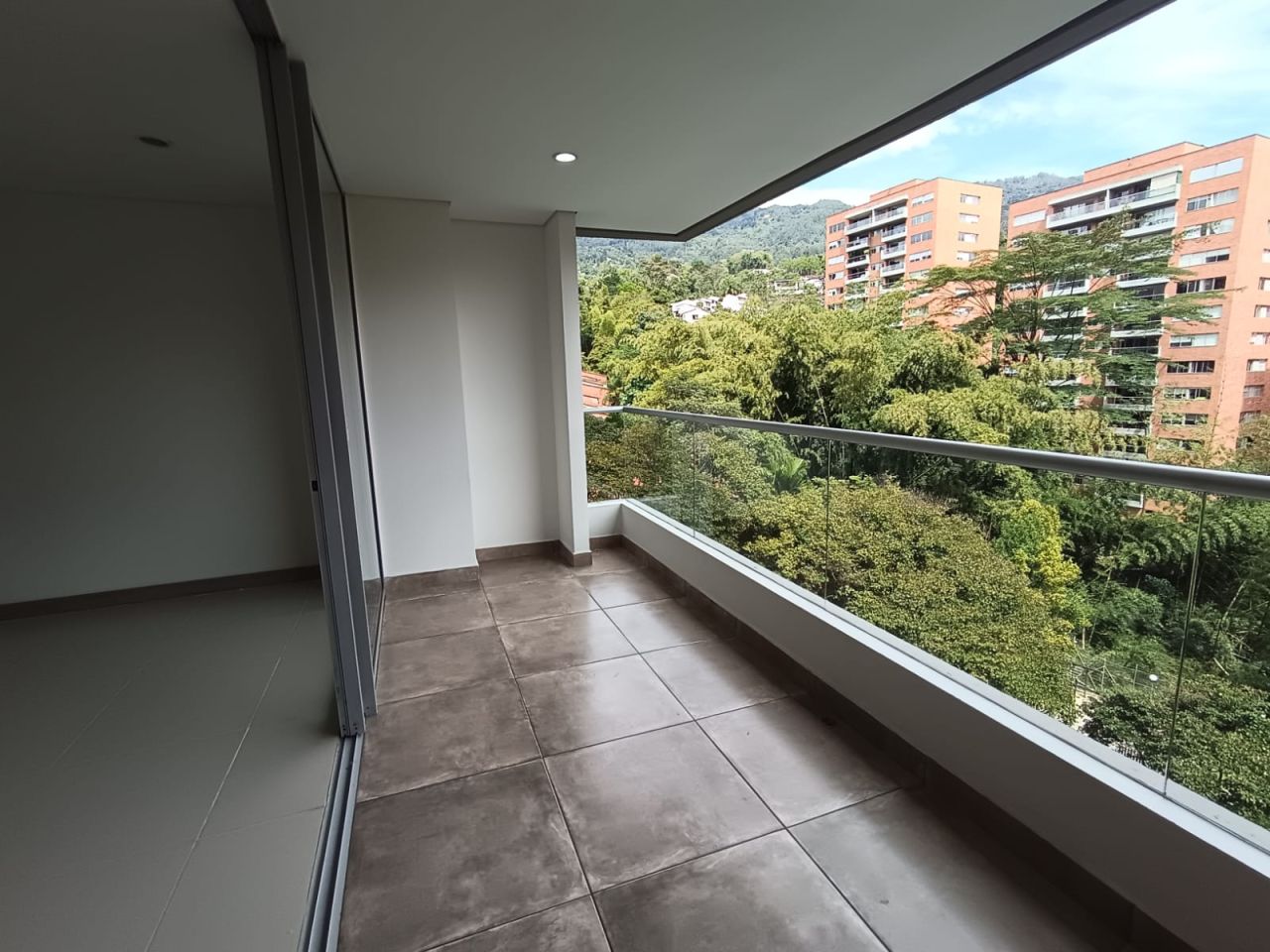 Apartamento en arriendo Antioquia Envigado La Inmaculada 120 m2 Habitaciones 3 Baños 4 Garajes 2 Precio $6600000