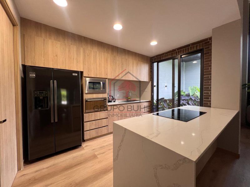 Apartamento en arriendo o venta Antioquia Rionegro Centro 212 m2 Habitaciones 3 Baños 4 Garajes 2 Precio venta $1600000000 Precio arriendo $10000000