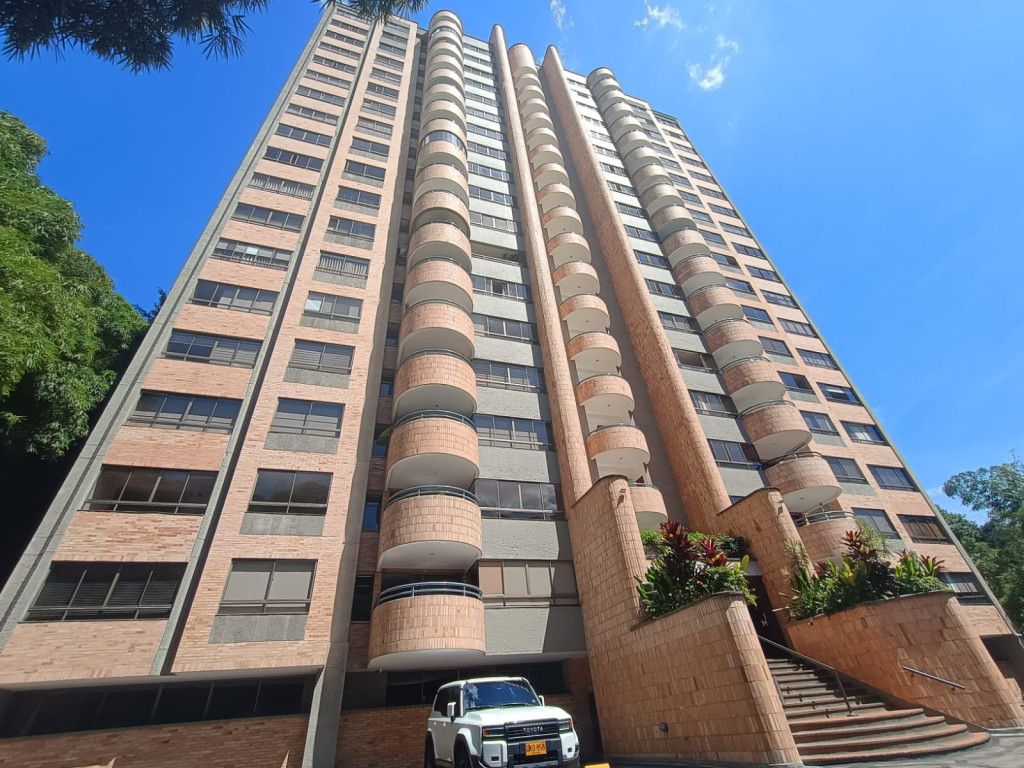 Apartamento en arriendo Antioquia Medellín Alejandria 213 m2 Habitaciones 4 Baños 4 Garajes 2 Precio $10500000