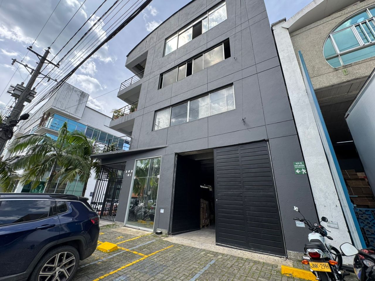 Bodega en arriendo Antioquia Envigado Primavera 310 m2 Habitaciones 0 Baños 4 Garajes 1 Precio $14500000