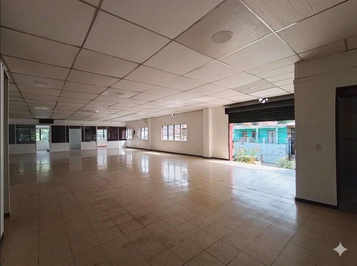 Local en arriendo Antioquia Itagüí Centro 220 m2 Habitaciones 0 Baños 2 Garajes 0 Precio $9000000