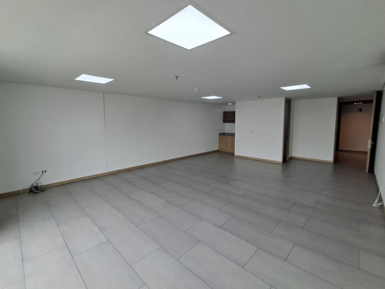 Oficina en arriendo Risaralda Pereira Los Alpes 76 m2 Habitaciones 0 Baños 1 Garajes 2 Precio $6600000