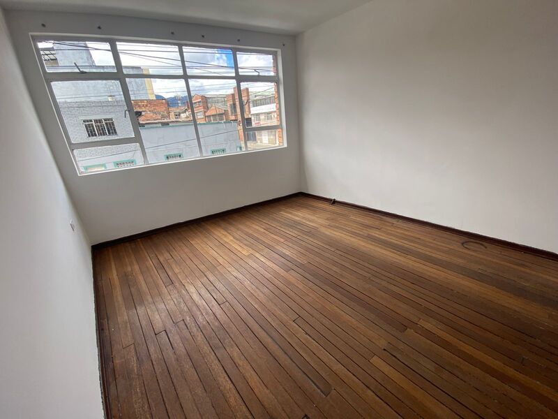 Casa en venta Cundinamarca Bogotá Escuela Militar 256 m2 Habitaciones 4 Baños 2 Garajes 1 Precio $550000000