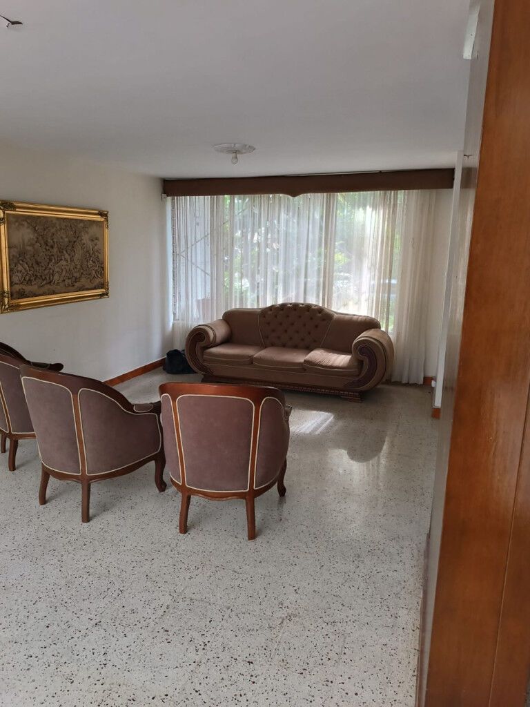Casa en venta Antioquia Medellín Simon Bolivar 220 m2 Habitaciones 5 Baños 3 Garajes 1 Precio $1400000000