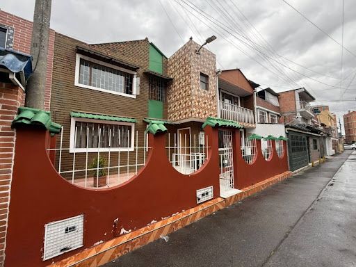 Casa en venta Cundinamarca Bogotá Timiza A 185 m2 Habitaciones 7 Baños 2 Garajes 0 Precio $580000000