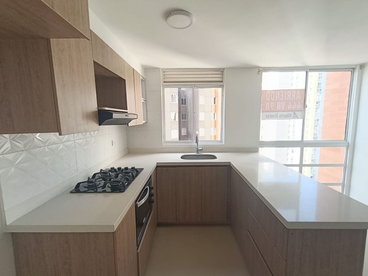 Apartamento en arriendo Antioquia Sabaneta Loma Del Barro 60 m2 Habitaciones 3 Baños 2 Garajes 0 Precio $1800000