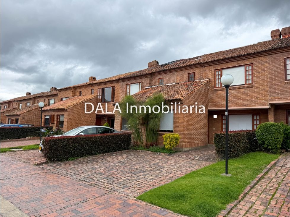 Casa en arriendo Cundinamarca Chía Cr La Hacienda 144 m2 Habitaciones 3 Baños 4 Garajes 2 Precio $4350000