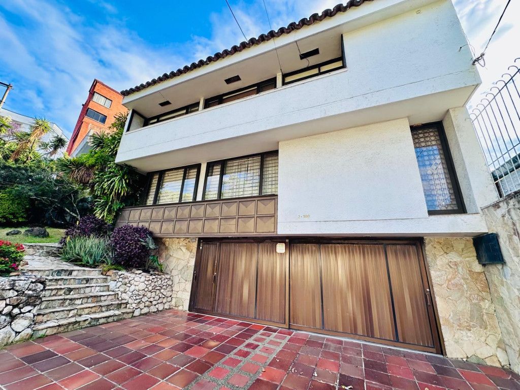 Casa en venta Valle Del Cauca Cali Arboledas 385 m2 Habitaciones 4 Baños 4 Garajes 2 Precio $1300000000