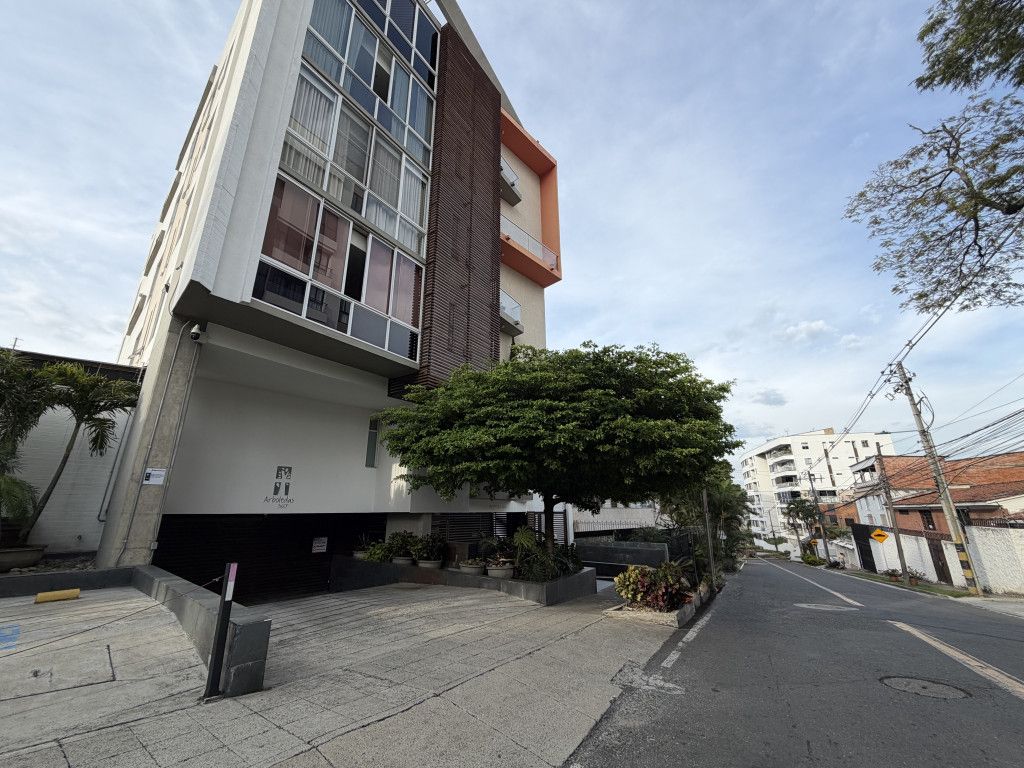 Apartamento en arriendo Valle Del Cauca Cali Arboledas 140 m2 Habitaciones 2 Baños 3 Garajes 2 Precio $5060000