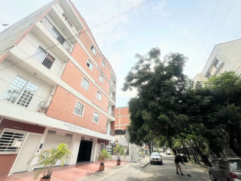 Apartamento en arriendo Valle Del Cauca Cali Urbanización La Flora 100 m2 Habitaciones 4 Baños 3 Garajes 1 Precio $2120000
