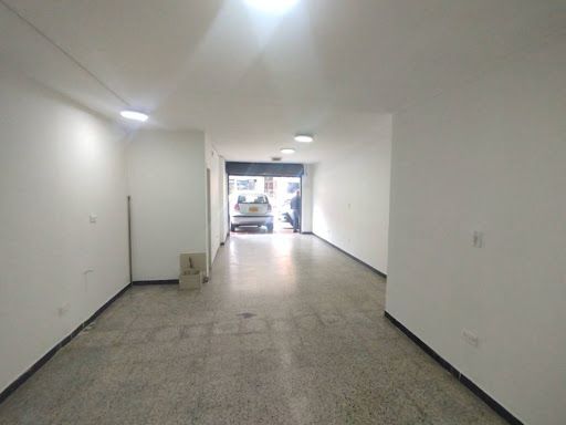 Local en arriendo Antioquia Envigado Los Naranjos 38 m2 Habitaciones 0 Baños 1 Garajes 0 Precio $2700000