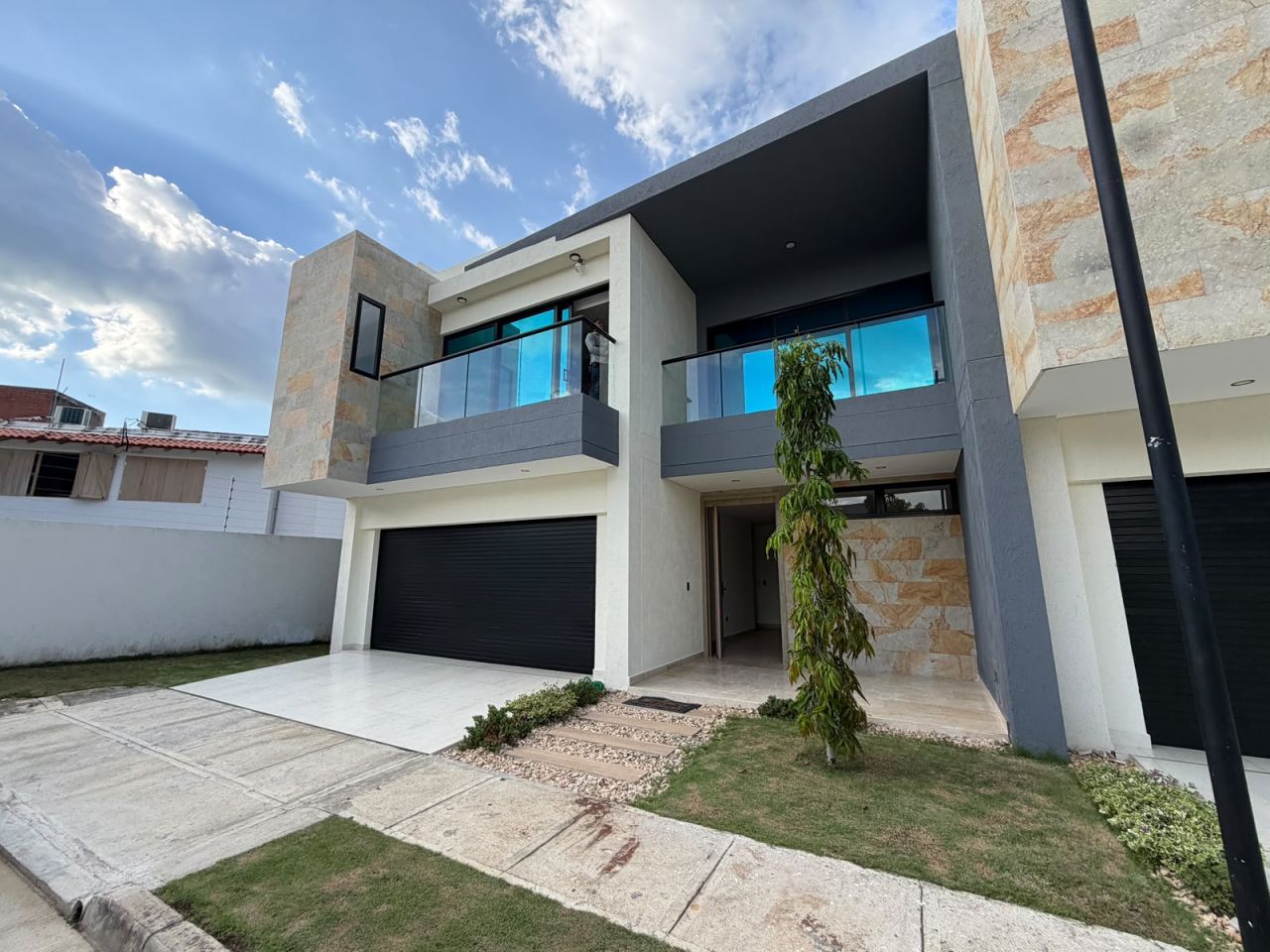 Casa en arriendo Córdoba Montería Sevilla 250 m2 Habitaciones 4 Baños 5 Garajes 1 Precio $8500000
