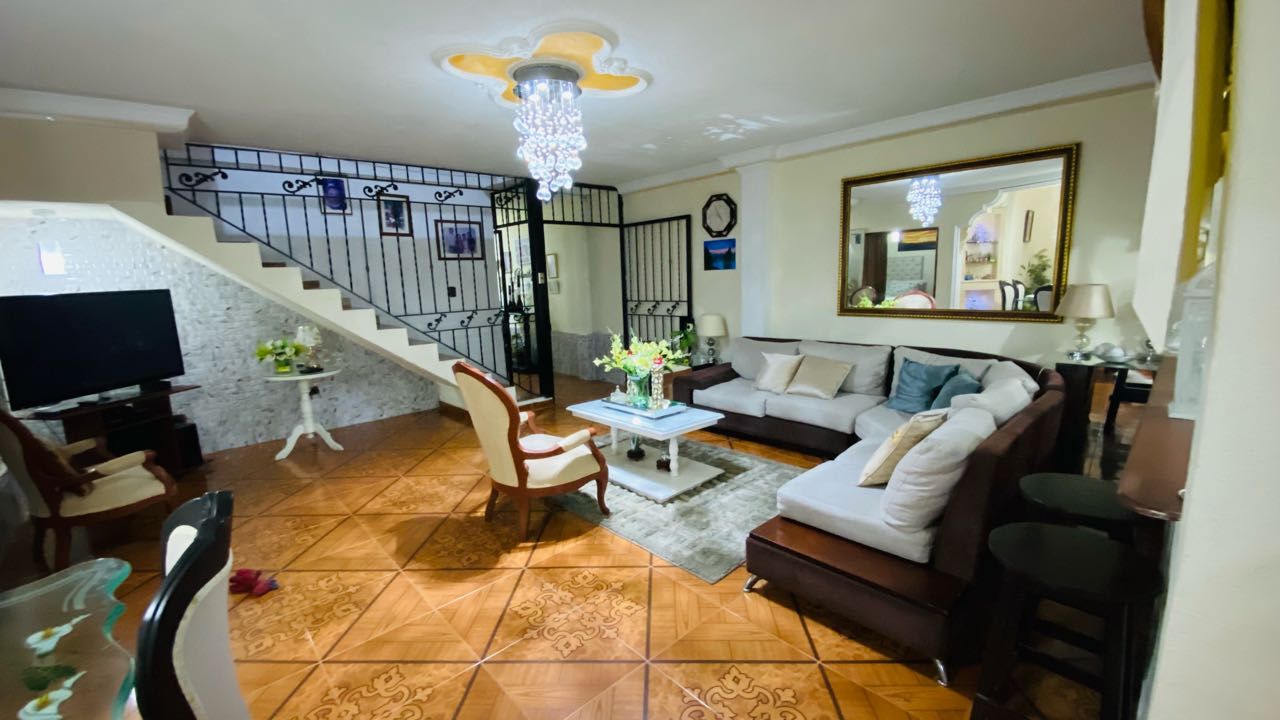 Casa en venta Valle Del Cauca Cali Chapinero 304 m2 Habitaciones 9 Baños 6 Garajes 1 Precio $570000000