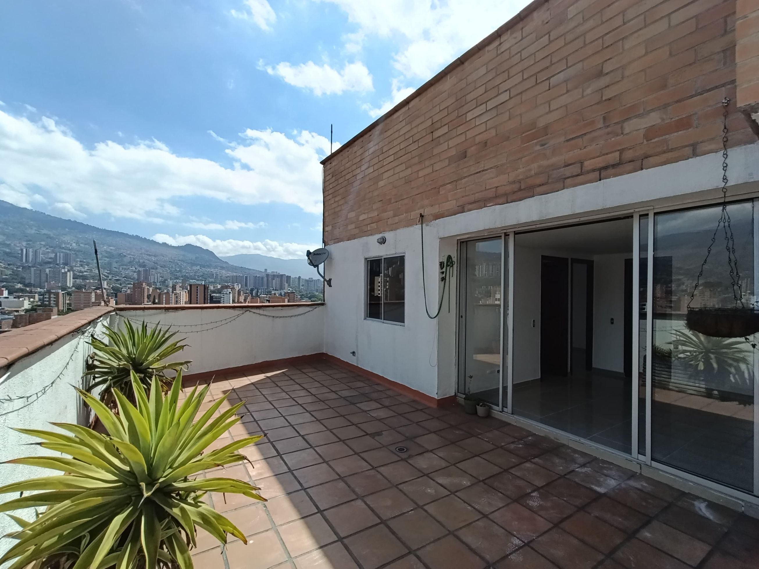 Apartamento en arriendo Antioquia Medellín El Velodromo 85 m2 Habitaciones 2 Baños 2 Garajes 1 Precio $3200000