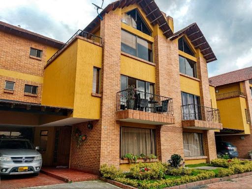 Casa en venta Cundinamarca Chía El Campinsito 300 m2 Habitaciones 5 Baños 5 Garajes 2 Precio $990000000