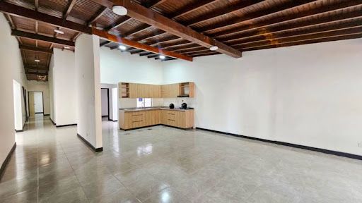 Oficina en arriendo Antioquia Medellín Los Colores 230 m2 Habitaciones 0 Baños 6 Garajes 0 Precio $7700000