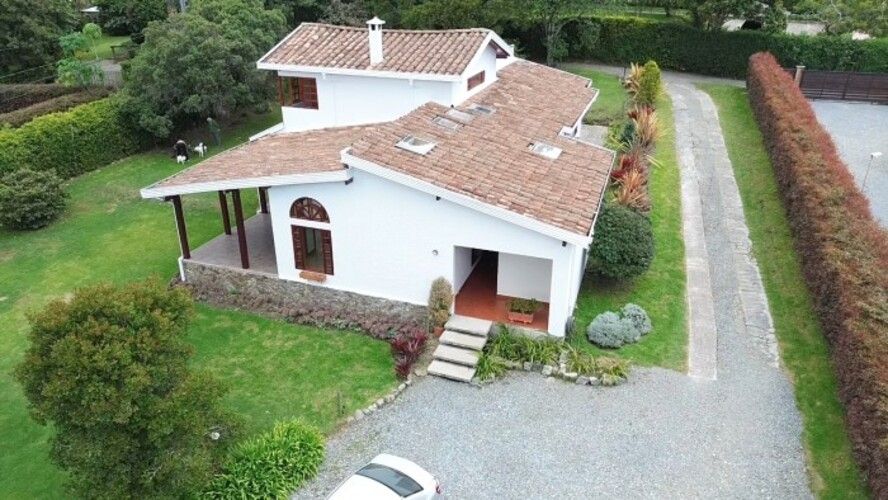 Finca en arriendo Antioquia Envigado Envigado 240 m2 Habitaciones 3 Baños 3 Garajes 2 Precio $10000000
