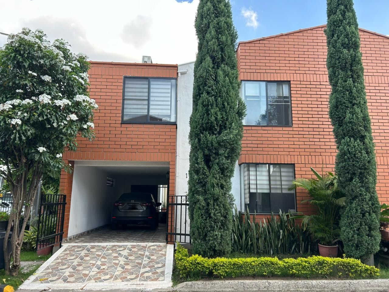 Casa en venta Valle Del Cauca Cali Urbanización La Flora 134 m2 Habitaciones 3 Baños 3 Garajes 2 Precio $650000000