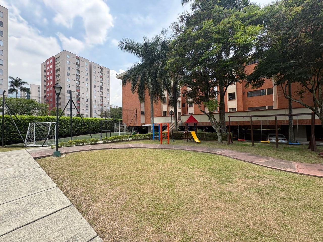 Apartamento en venta Valle Del Cauca Cali Conjunto Residencialalcon De Las Flores 100 m2 Habitaciones 3 Baños 3 Garajes 2 Precio $430000000