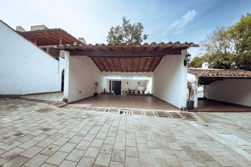 Casa en arriendo Antioquia Medellín El Tesoro 300 m2 Habitaciones 4 Baños 4 Garajes 3 Precio $10000000