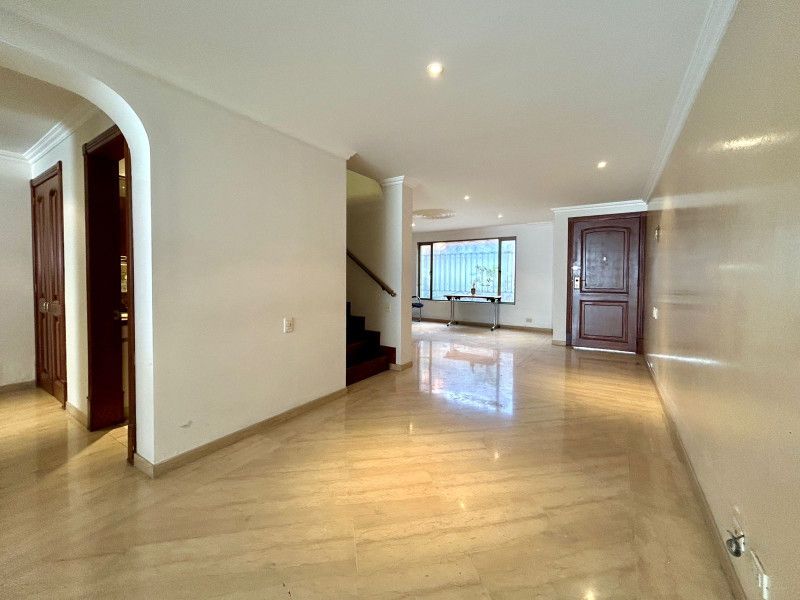 Casa en venta Cundinamarca Bogotá Polo Club 315 m2 Habitaciones 4 Baños 5 Garajes 2 Precio $1750000000