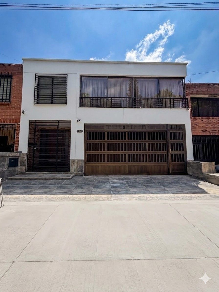 Casa en arriendo Valle Del Cauca Cali Urbanización San Joaquín 380 m2 Habitaciones 3 Baños 2 Garajes 2 Precio $5500000