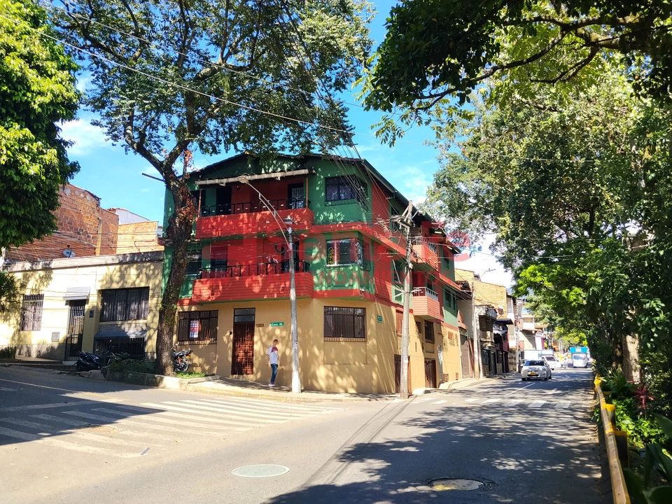 Casa en arriendo Antioquia Medellín Los Angeles 183 m2 Habitaciones 5 Baños 3 Garajes 0 Precio $3600000