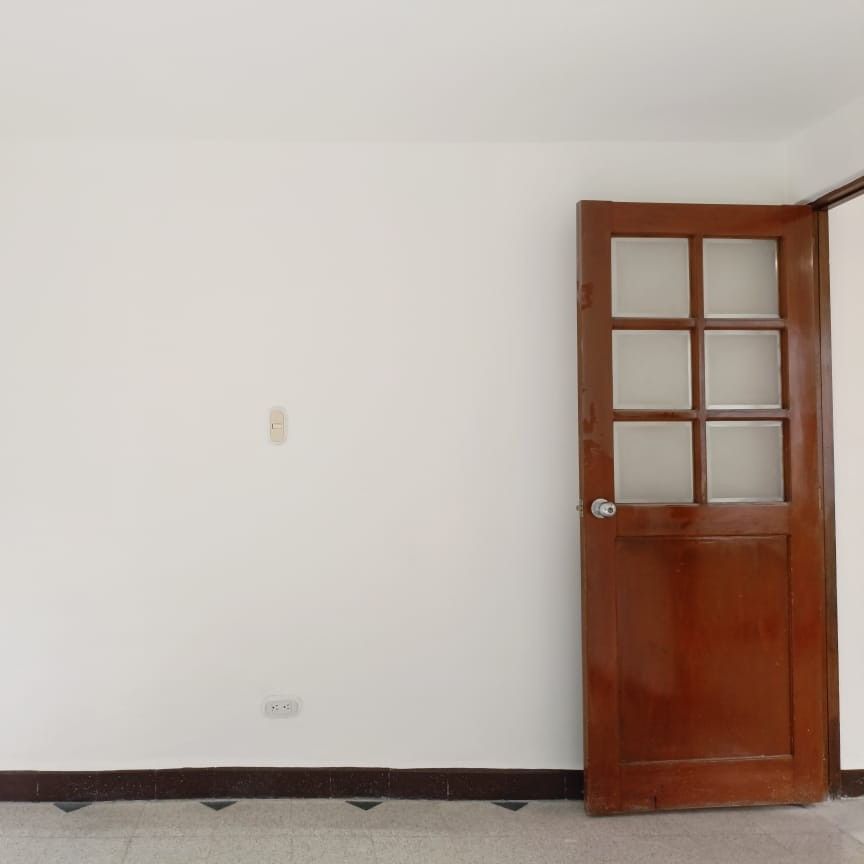 Oficina en arriendo Antioquia Medellín Rosales 30 m2 Habitaciones 0 Baños 1 Garajes 0 Precio $2000000