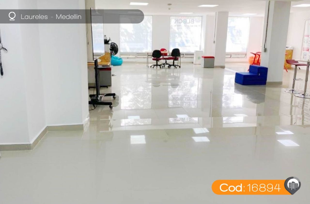 Oficina en arriendo Antioquia Medellín Suramericana 210 m2 Habitaciones 0 Baños 2 Garajes 0 Precio $14000000