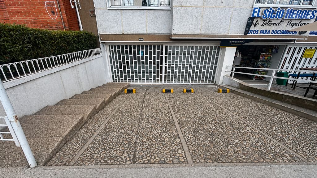 Local en arriendo Cundinamarca Bogotá Lago Gaitan 80 m2 Habitaciones 0 Baños 2 Garajes 0 Precio $3900000