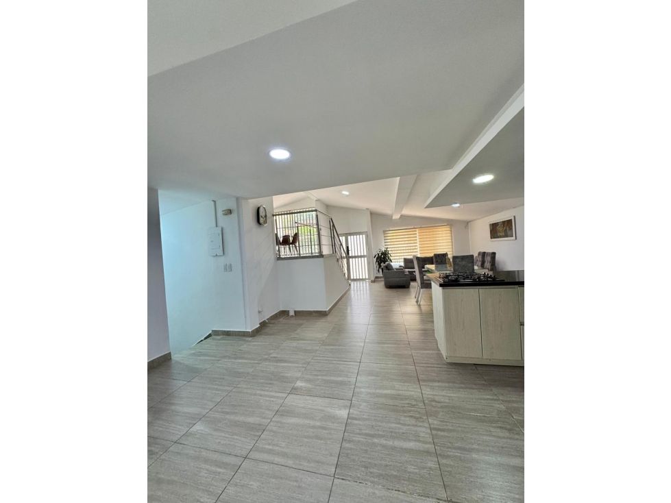 Casa en arriendo Antioquia Medellín Los Colores 300 m2 Habitaciones 4 Baños 3 Garajes 1 Precio $9000000