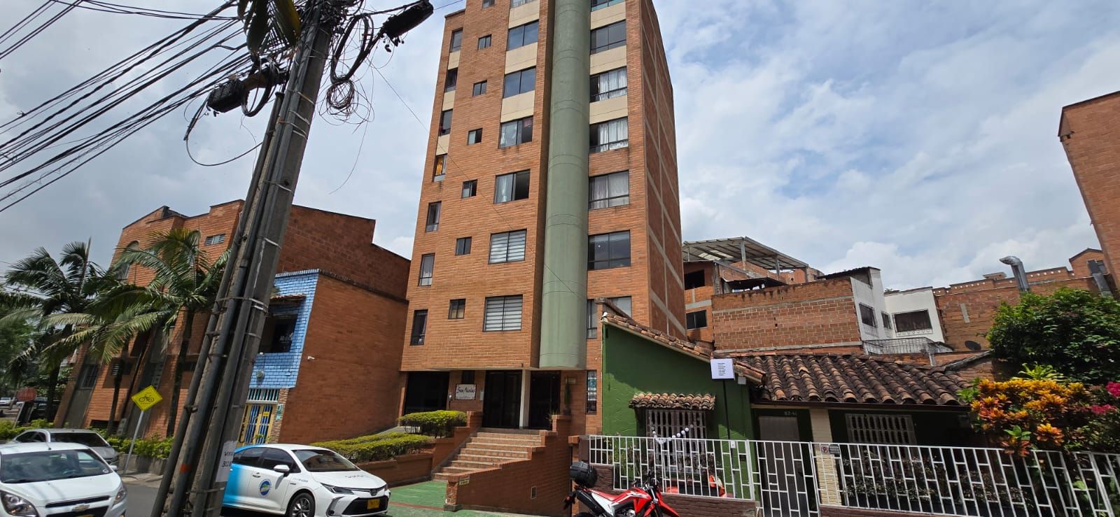 Apartaestudio en arriendo Antioquia Medellín La Floresta 30 m2 Habitaciones 1 Baños 1 Garajes 0 Precio $1200000