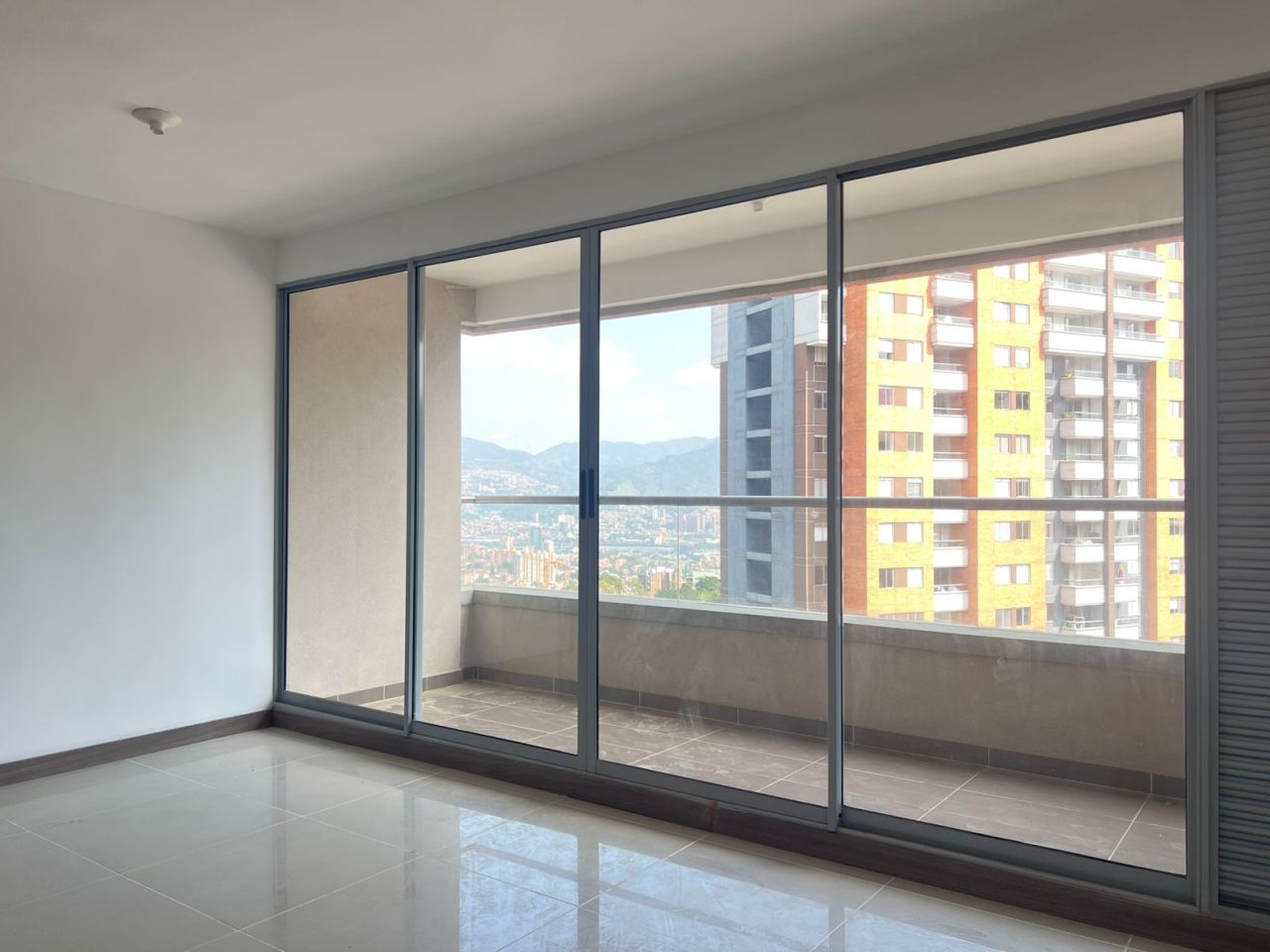 Apartamento en arriendo Antioquia Envigado Asd 88 m2 Habitaciones 3 Baños 2 Garajes 1 Precio $3850000