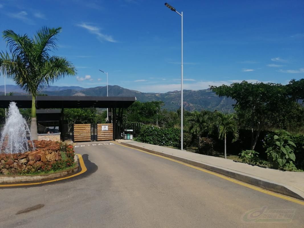 Lote en venta Santander Girón Girón 2500 m2 Habitaciones 0 Baños 1 Garajes 1 Precio $350000000