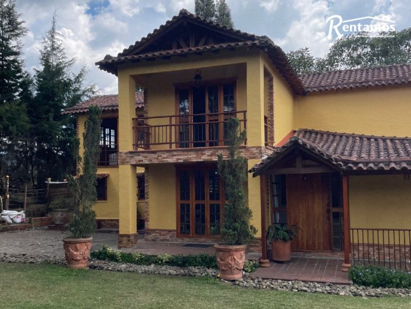 Casa en arriendo Antioquia Envigado Alcalá 260 m2 Habitaciones 4 Baños 3 Garajes 5 Precio $9000000