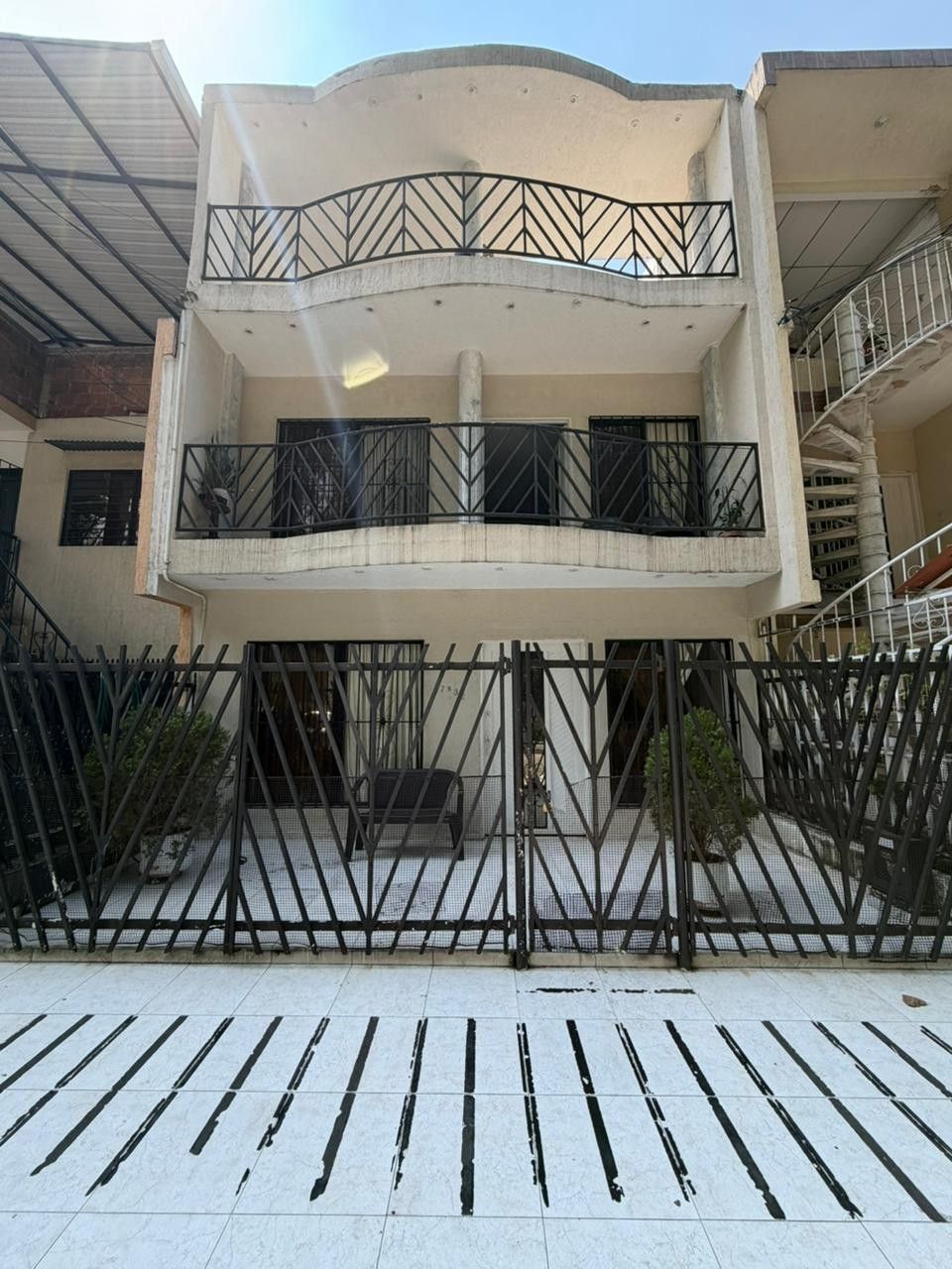 Casa en venta Valle Del Cauca Cali Calima 422 m2 Habitaciones 6 Baños 4 Garajes 0 Precio $597000000