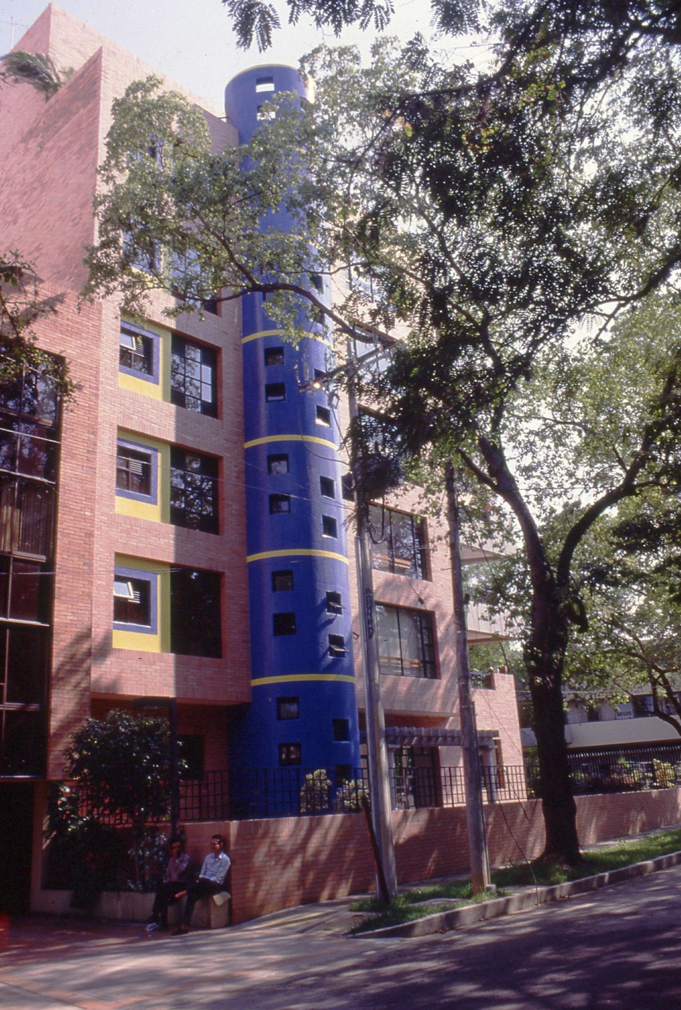 Apartamento en arriendo Valle Del Cauca Cali Santa Teresita 170 m2 Habitaciones 3 Baños 3 Garajes 2 Precio $7500000