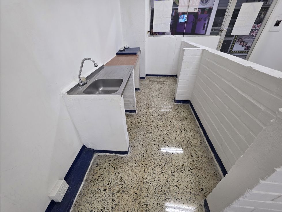 Local en arriendo Antioquia Medellín La Candelaria 43 m2 Habitaciones 0 Baños 2 Garajes 0 Precio $2800000