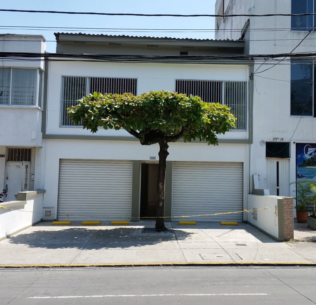 Local en venta Valle Del Cauca Cali Prados Del Norte 243 m2 Habitaciones 0 Baños 3 Garajes 2 Precio $850000000