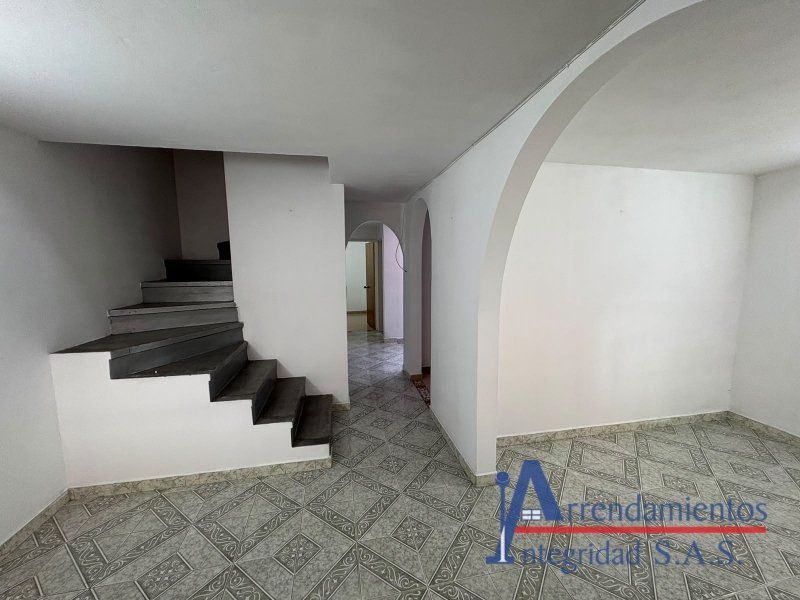 Apartamento en arriendo Antioquia Medellín San Antonio De Prado 78 m2 Habitaciones 4 Baños 2 Garajes 0 Precio $1900000