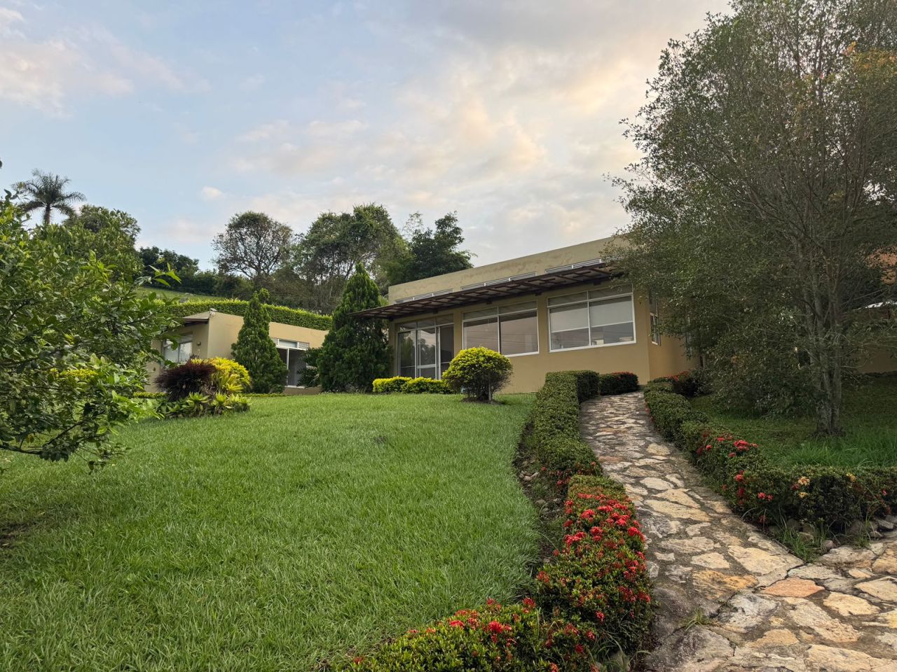 Casa Campestre en venta Cundinamarca La Mesa Ub Villa Francisca 200 m2 Habitaciones 3 Baños 3 Garajes 4 Precio $1110000000